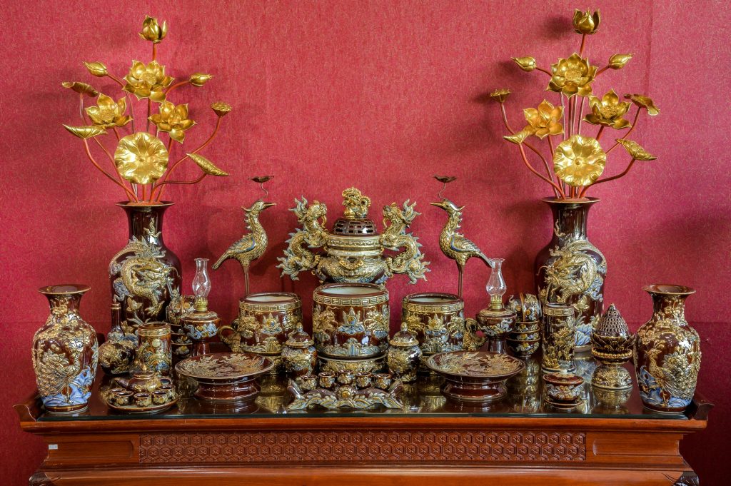 Bộ bát hương nâu đất hợp với mệnh Thổ