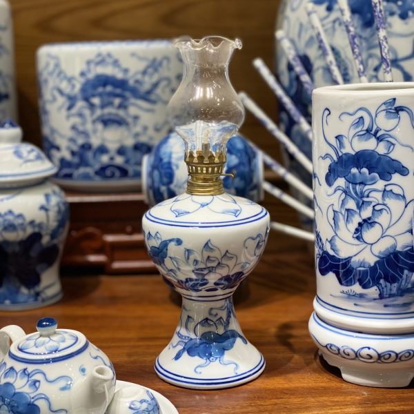 Họa tiết hoa sen của một bộ bát hương