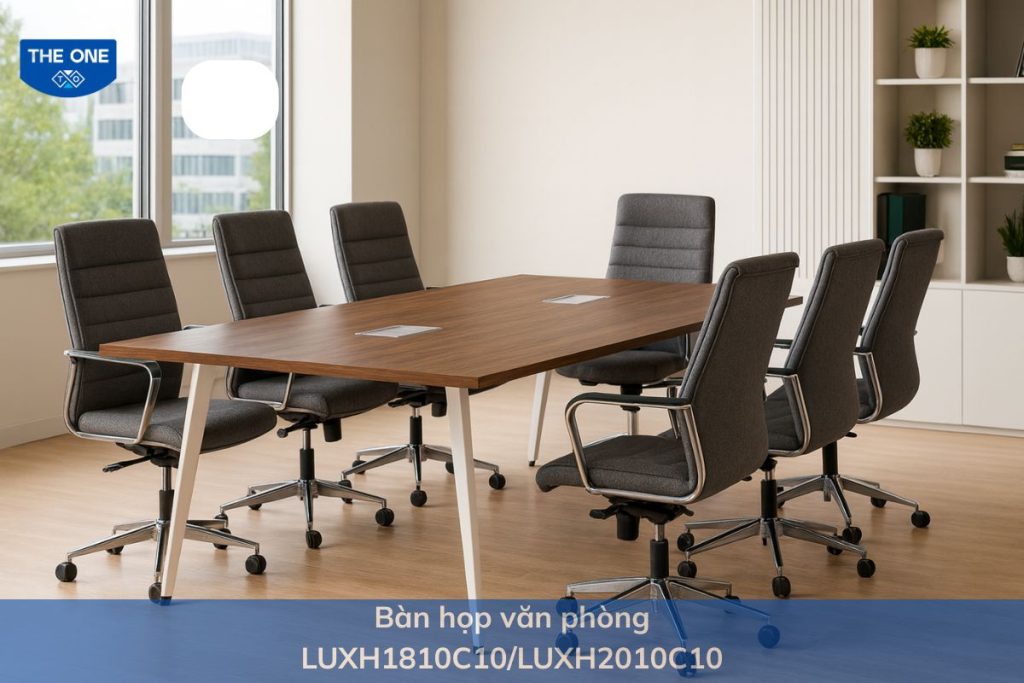 Bàn họp văn phòng có chiều rộng 1m, chiều dài 1.8 - 2.4m, có nắp luồn dây tiện lợi, gọn gàng.