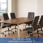 Bàn họp văn phòng có chiều rộng 1m, chiều dài 1.8 - 2.4m, có nắp luồn dây tiện lợi, gọn gàng.